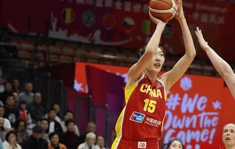 亿万28-女篮65-80比利时遭4坏消息！战术仅靠单打，后卫+锋线劣势明显！