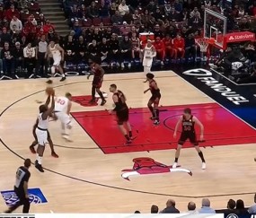 亿万28官网h5-梅开二度？哈登侧翼三分出手 再度投出三不沾